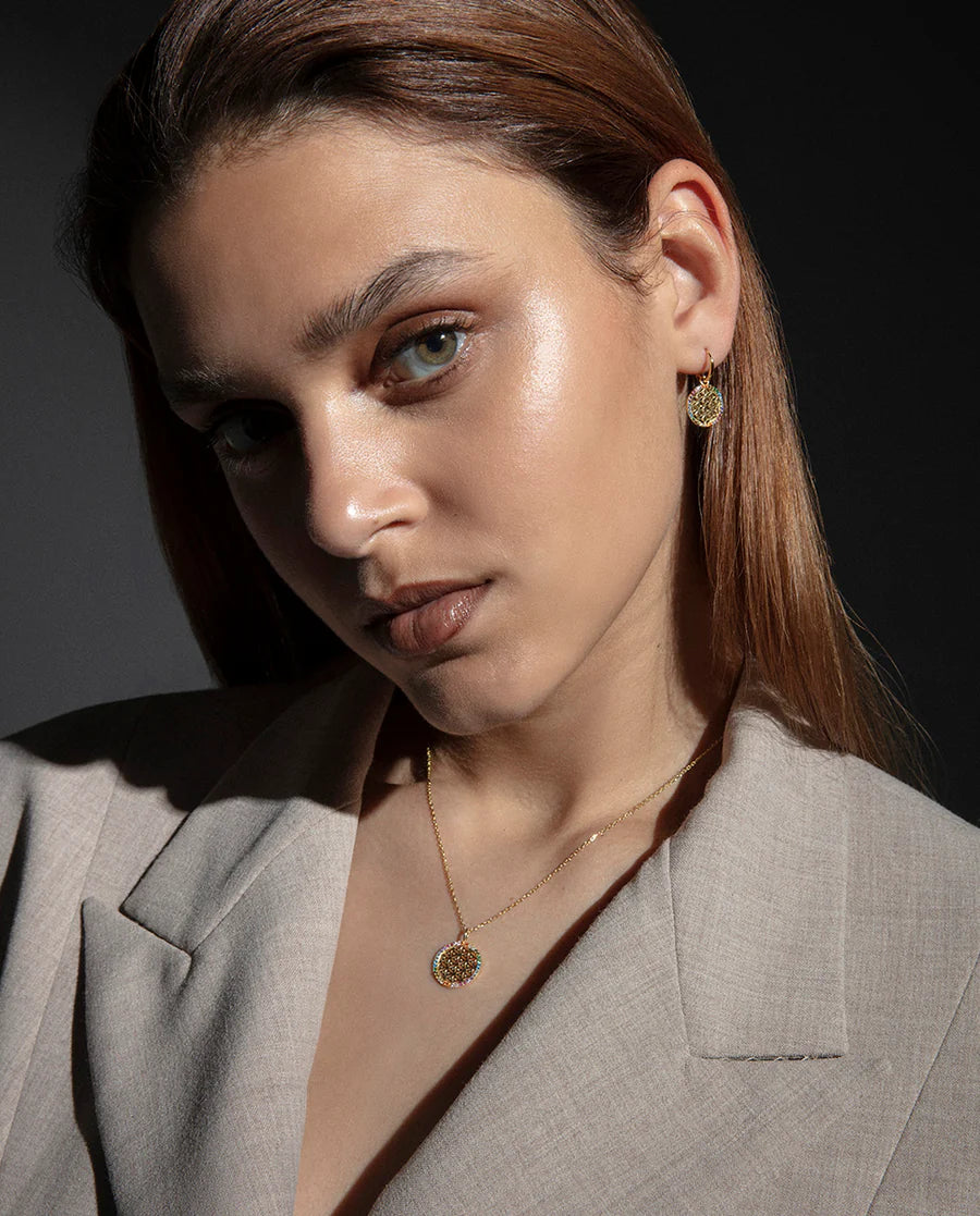 Pendientes de plata de ley con baño de oro y colgante redondo con circonitas de color