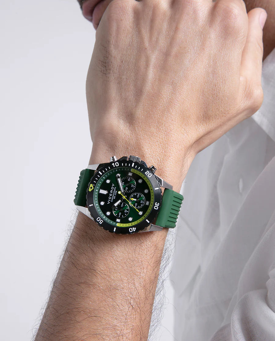 Reloj Viceroy hombre caja de acero con bisel giratorio y correa de silicona verde 401369-67