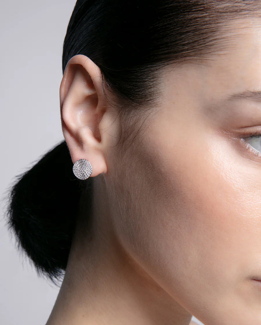 Pendientes de plata de ley con baño de rodio y círculo con circonitas blancas