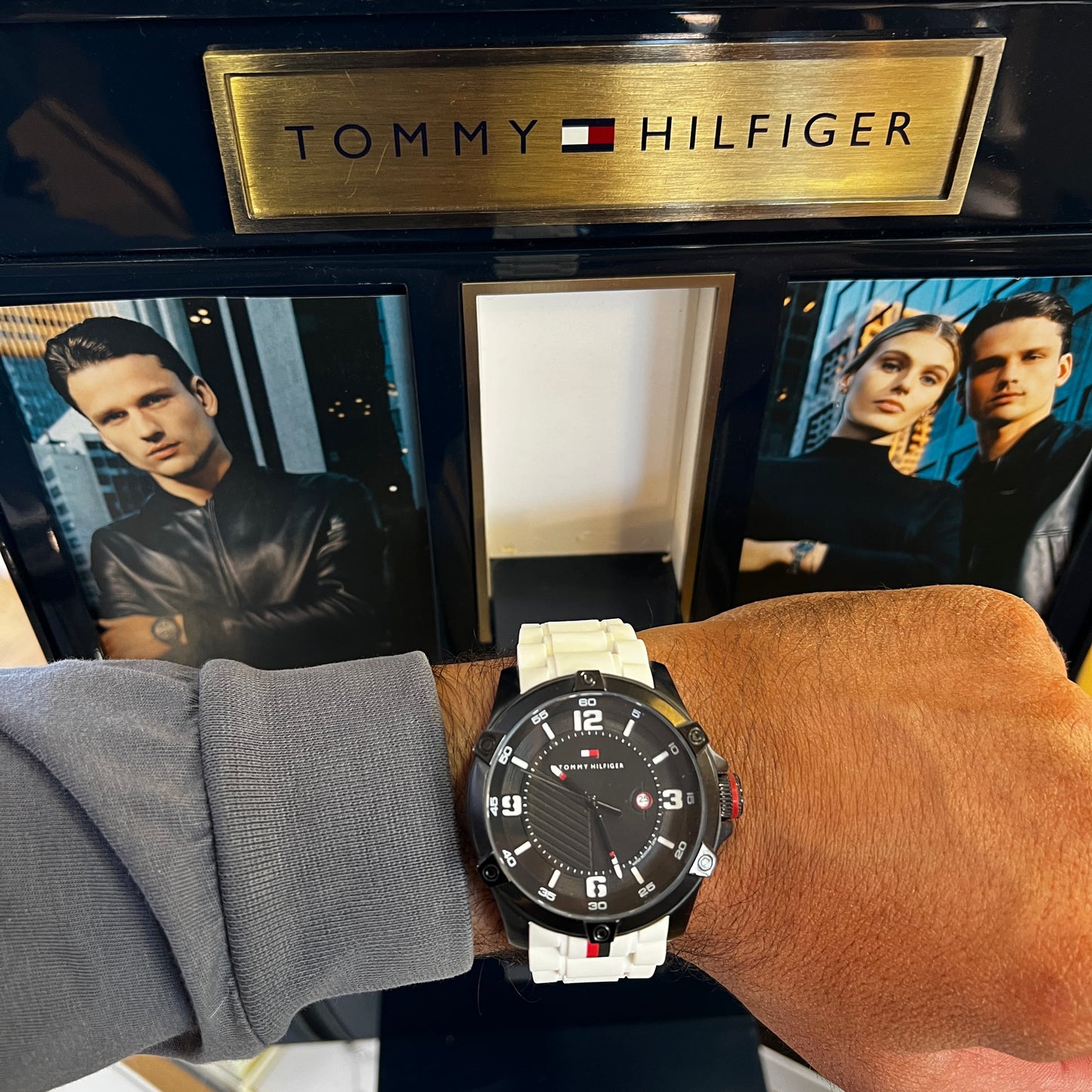 Reloj Tommy Hilfiger hombre acero correa silicona blanca esfera negra 45 mm cuarzo | Navalón Joyeros